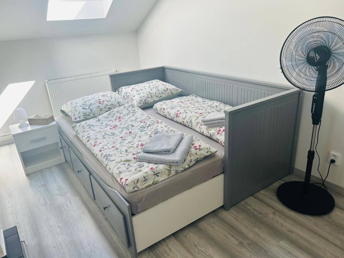 Apartman Theresa Дечин Екстериор снимка